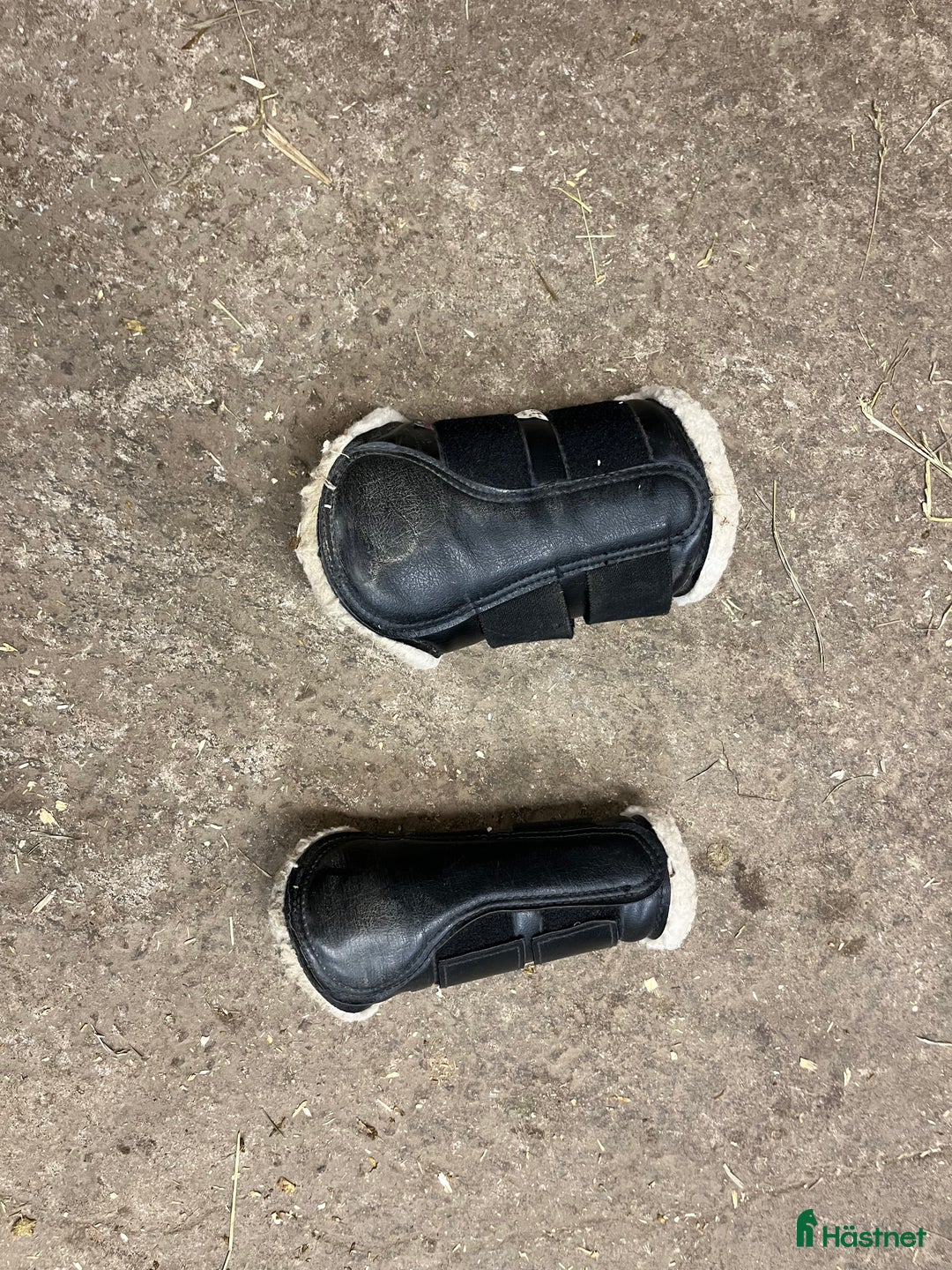 Benskydd hästutrustning till salu: Svarta damasker  i Landsbro - Annons 1