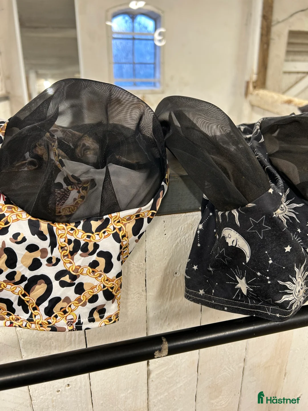 Övrig Hästutrustning hästutrustning till salu: 2st flughuvor, roliga mönster i Trelleborg - Annons 1