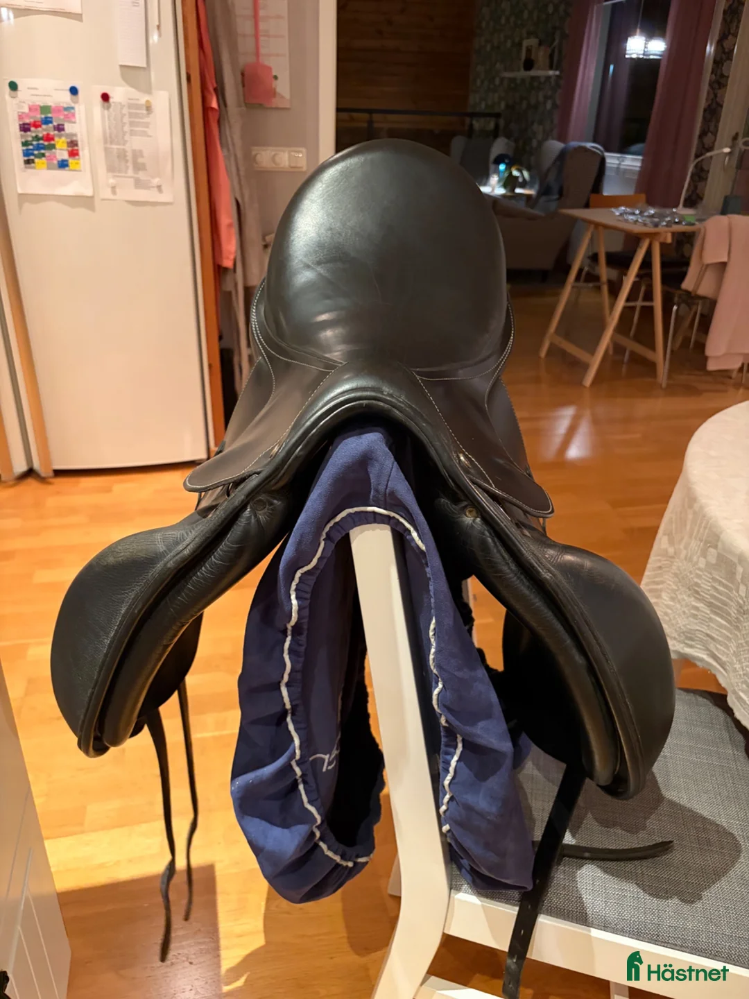 Sadlar hästutrustning till salu: Fin Stübben Portos Dressyr 17,5" (inkl sadelskydd) - Annons 2