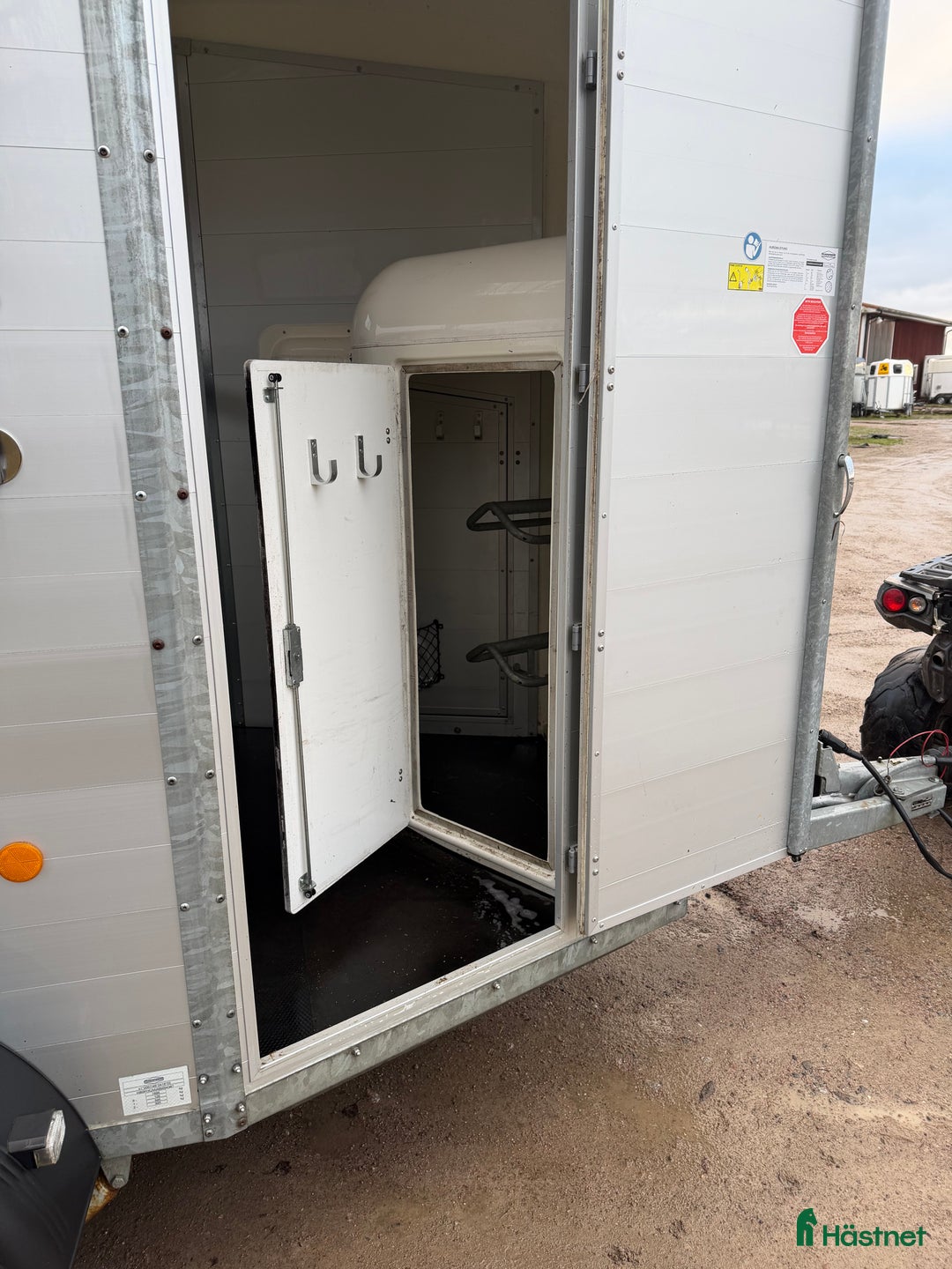 Hästtransporter  fordon & transport till salu: Nyinkommen Böckmann portax -18 hästtransport  i Västerås - Annons 9