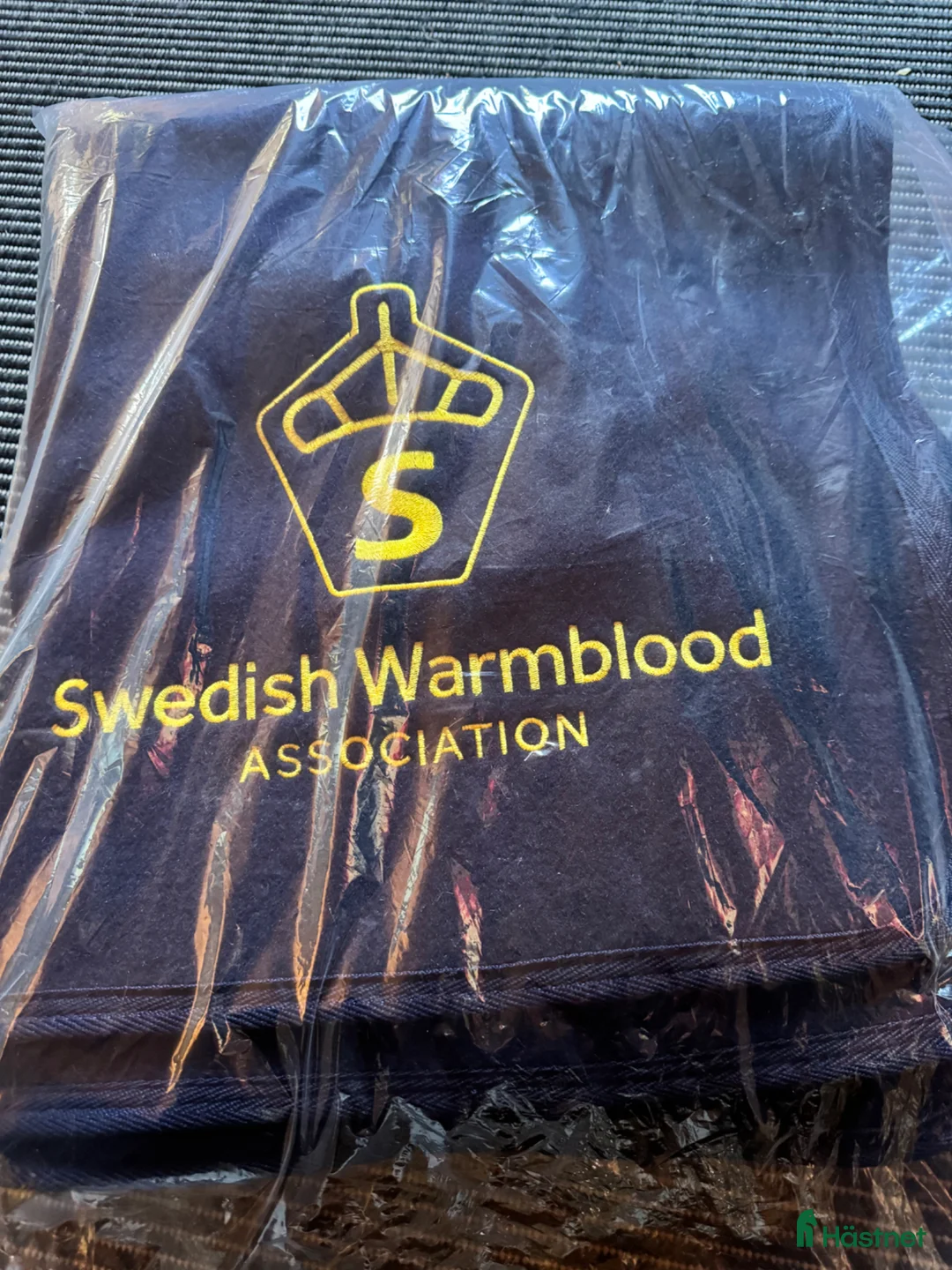 Täcken hästutrustning till salu: Helt ny filt från Mias ridsport med swb - Annons 1