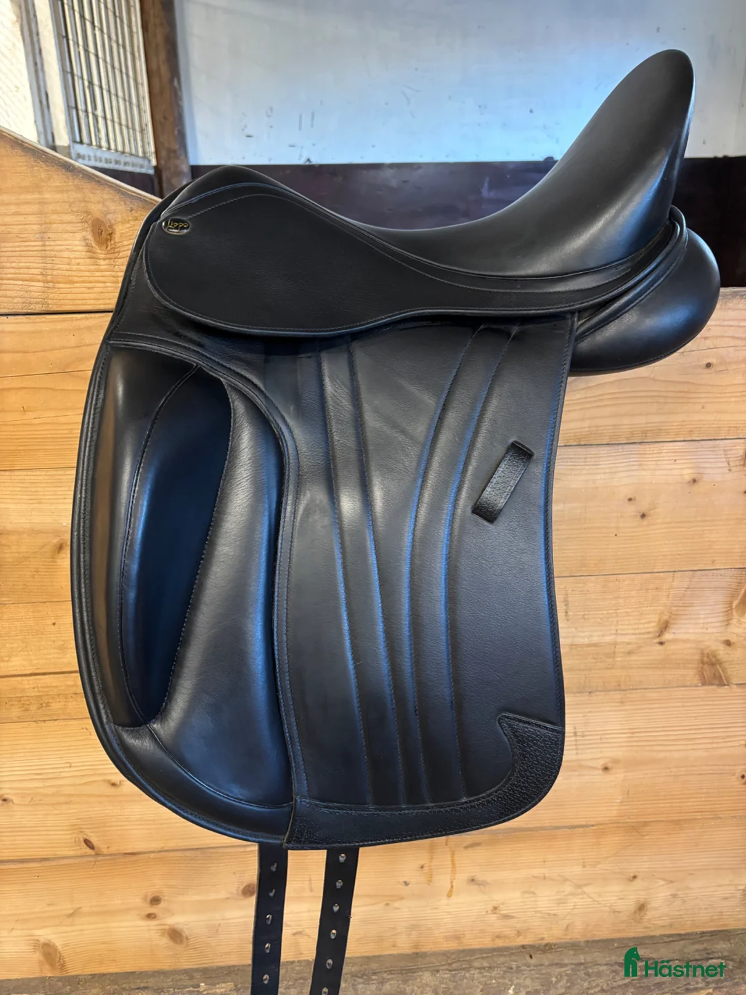 Sadlar hästutrustning till salu: Dressyrsadel i nyskick - Annons 1