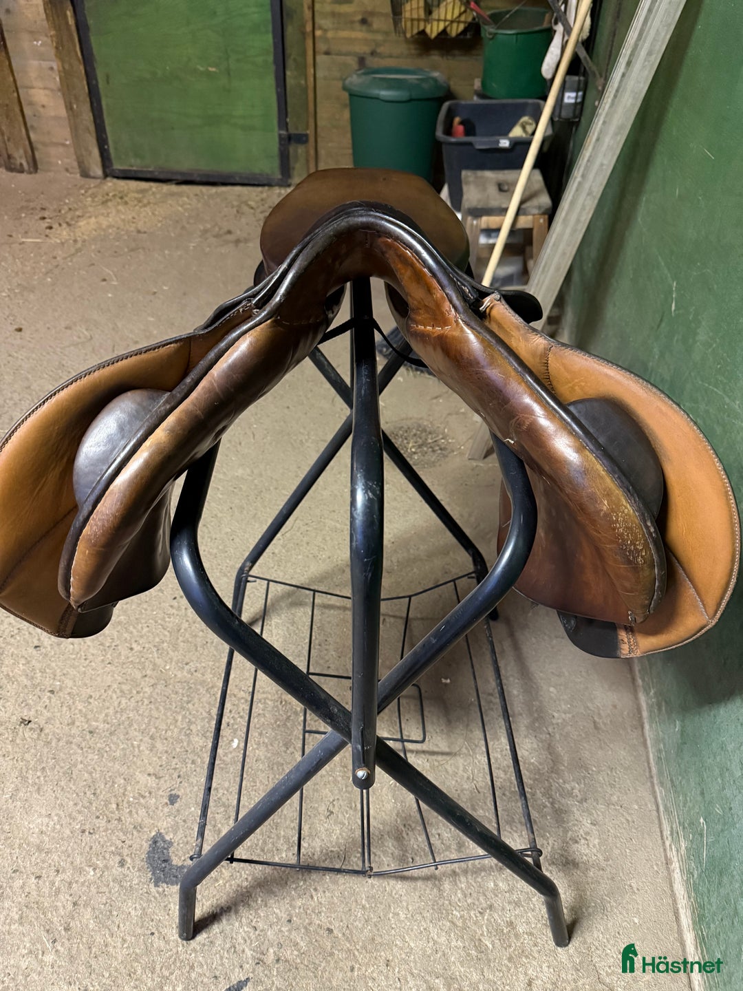 Sadlar hästutrustning till salu: 🐴 Stübben hoppsadel till salu – Bomvidd 30 i Arbrå - Annons 2