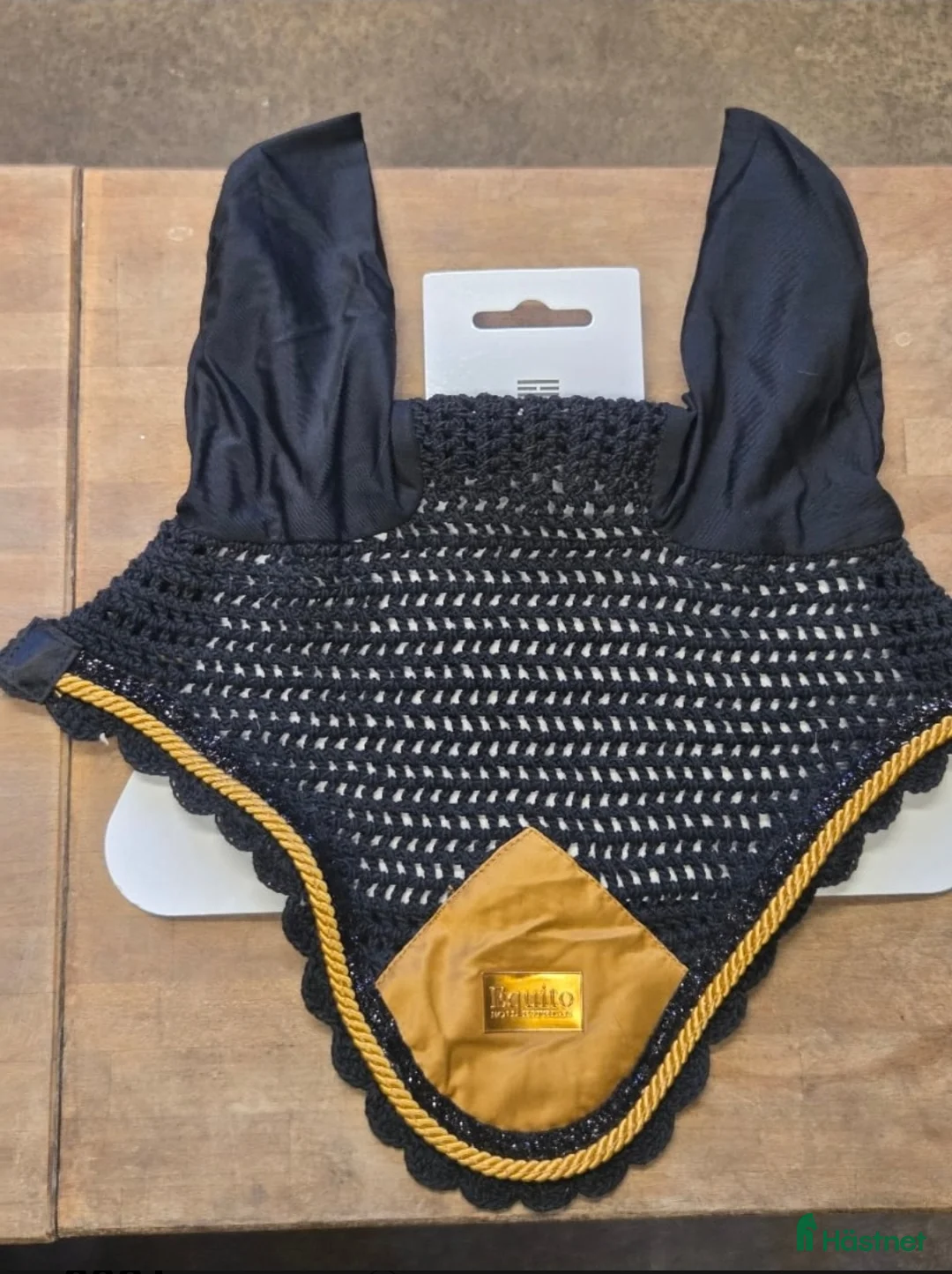 Övrig Hästutrustning hästutrustning till salu: Svartguldig huva i Uppsala - Annons 2