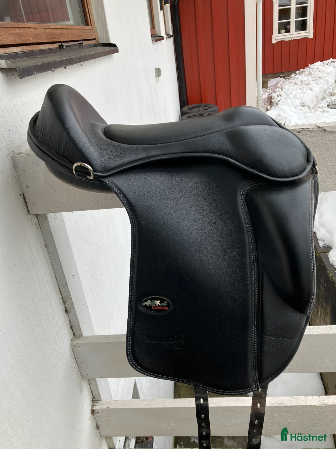 Sadlar hästutrustning till salu: Jätteskön bomlös sadel nyskick - Annons 1