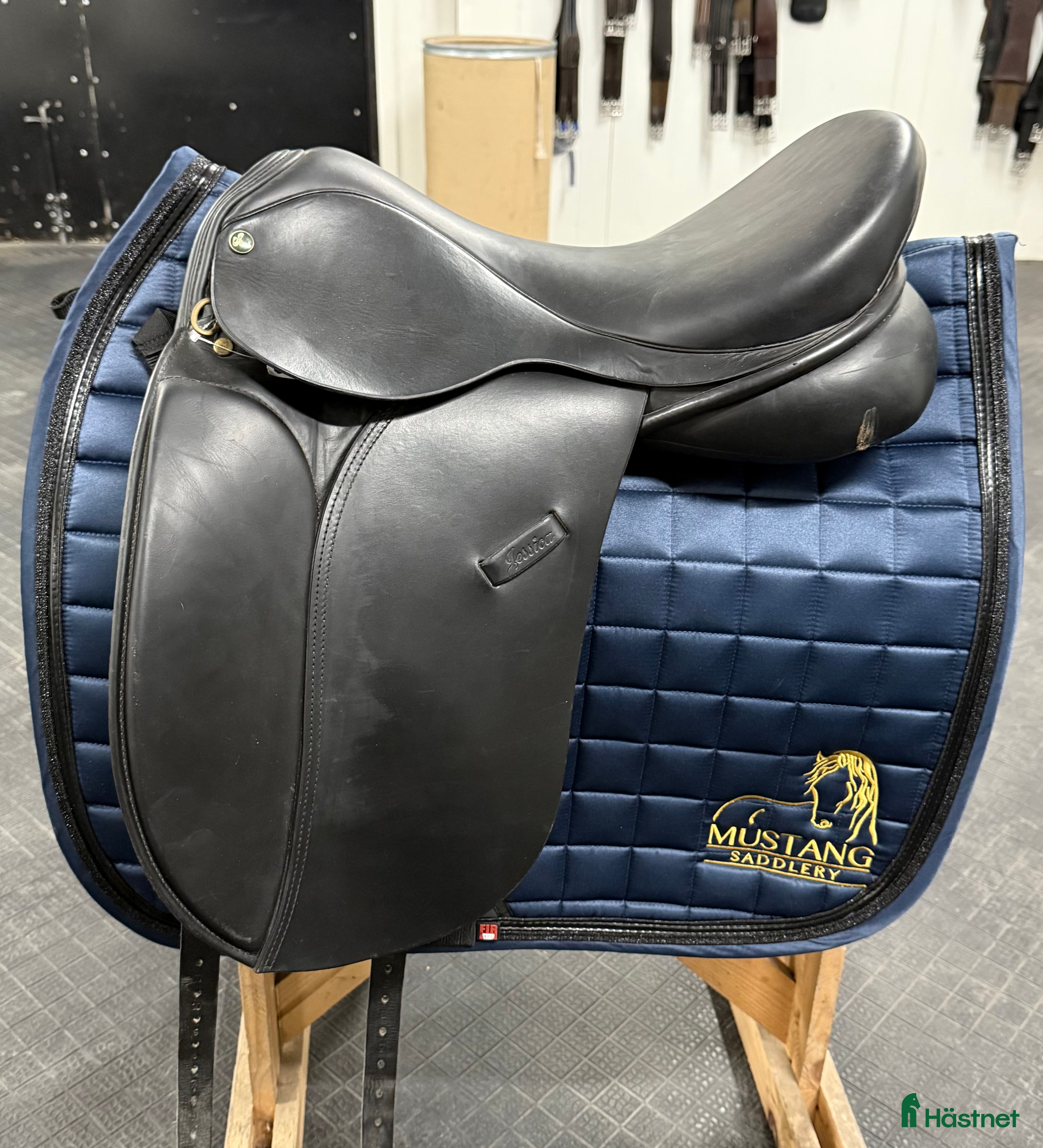 Sadlar hästutrustning till salu: REA! 30% Ideal Jessica Dressyr  i Knivsta - Annons 3