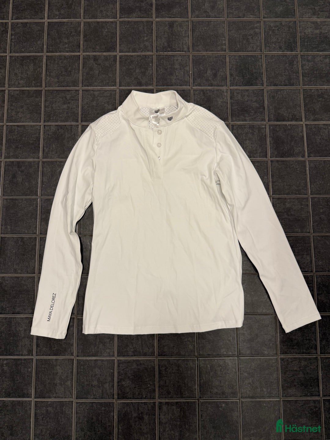 Övrigt Ridkläder ryttarutrustning till salu: Ny Maya Delorez tävlingstopp strl S i Lund - Annons 1