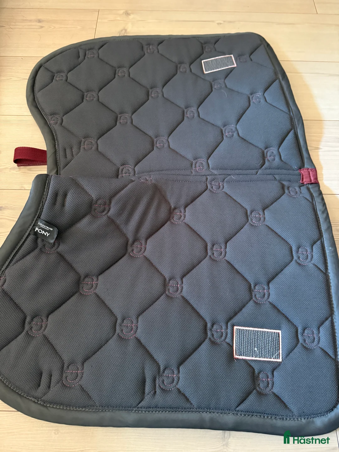 Schabrak & Vojlockar hästutrustning till salu: Equestrian Stockholm schabrak ponny i Brottby - Annons 2