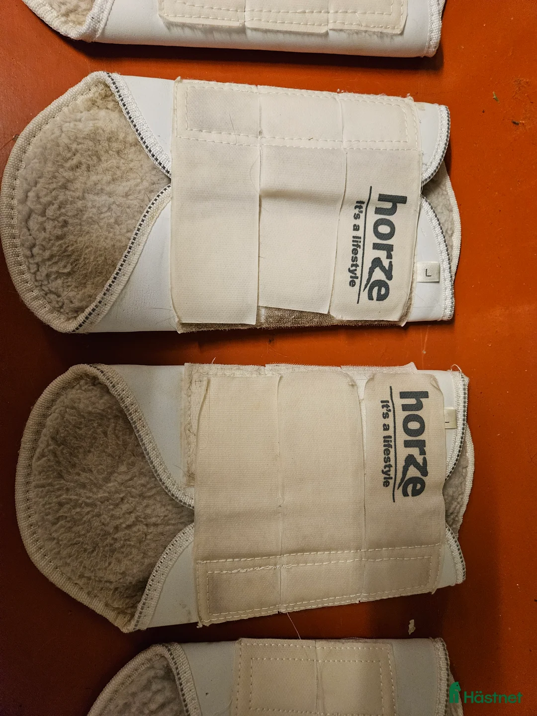 Benskydd hästutrustning till salu: Teddyfodrade benskydd från Horze i Lerum - Annons 3