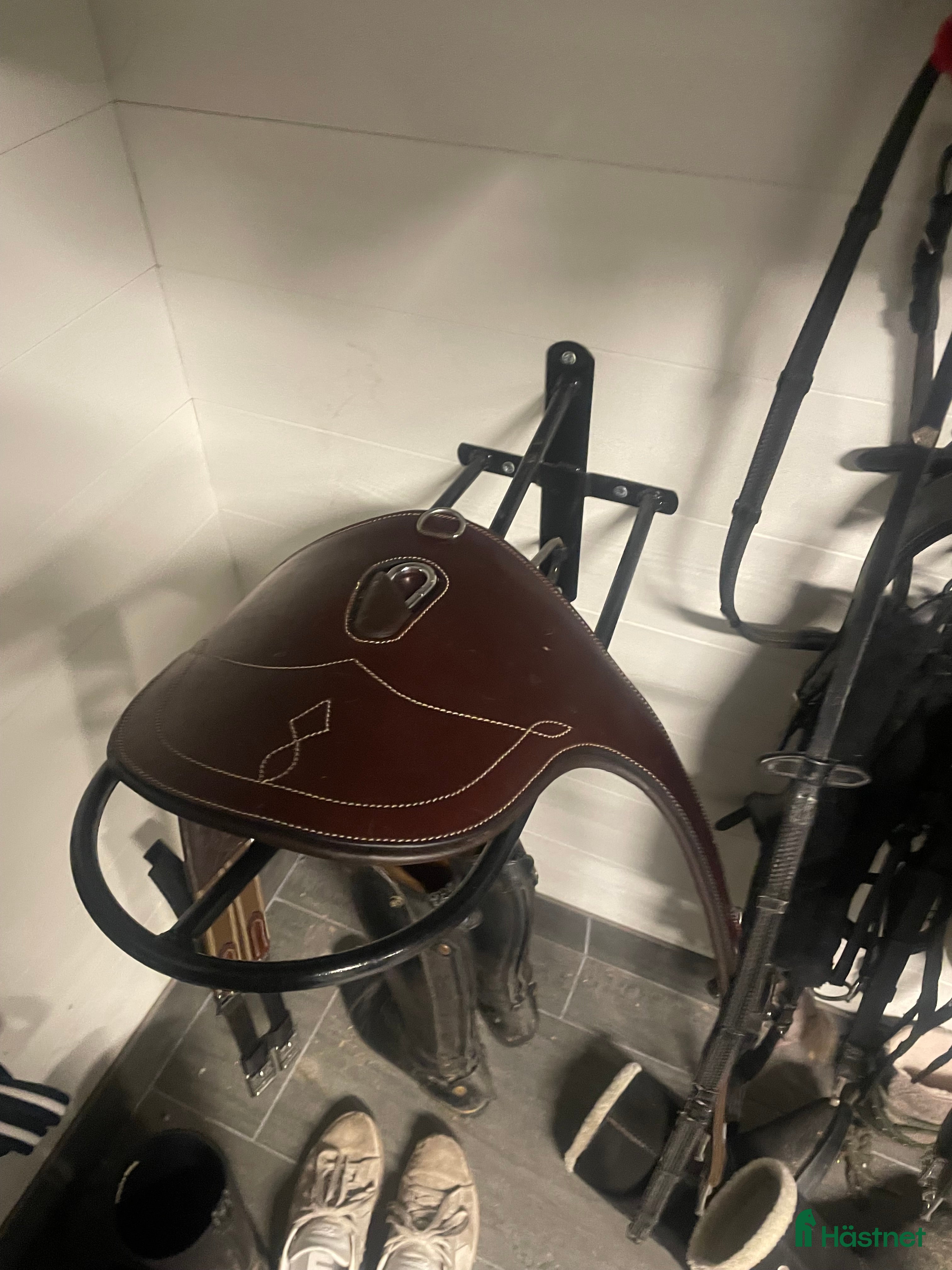 Sadeltillbehör hästutrustning Swedish Collection Magplatta - Annons 22