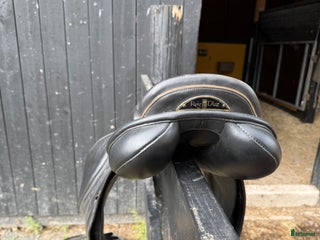 Sadlar hästutrustning till salu: Lippo Fazzino hopp i Nässjö - Annons 1