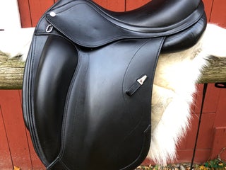 Sadlar hästutrustning till salu: Svart Equipe Olympia i nyskick! - Annons 4