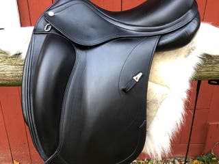 Sadlar hästutrustning till salu: Svart Equipe Olympia i nyskick! - Annons 5