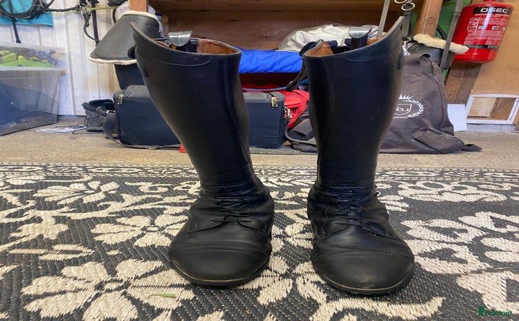 Ridstövlar ryttarutrustning till salu i Östersund - Annons 17