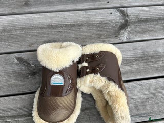 Benskydd hästutrustning till salu: Veredus bakskydd i Tenhult - Annons 2