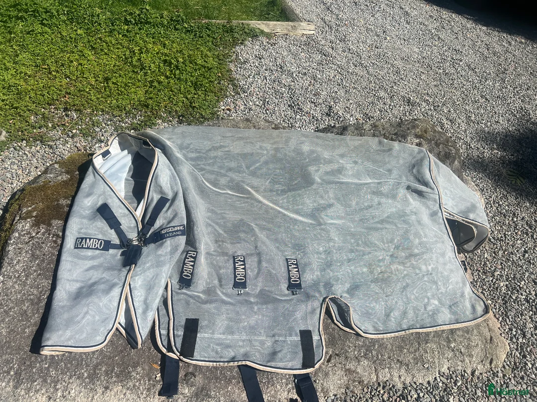 Täcken hästutrustning till salu: Horseware Rambo Protector Plus 155 cm - Annons 1