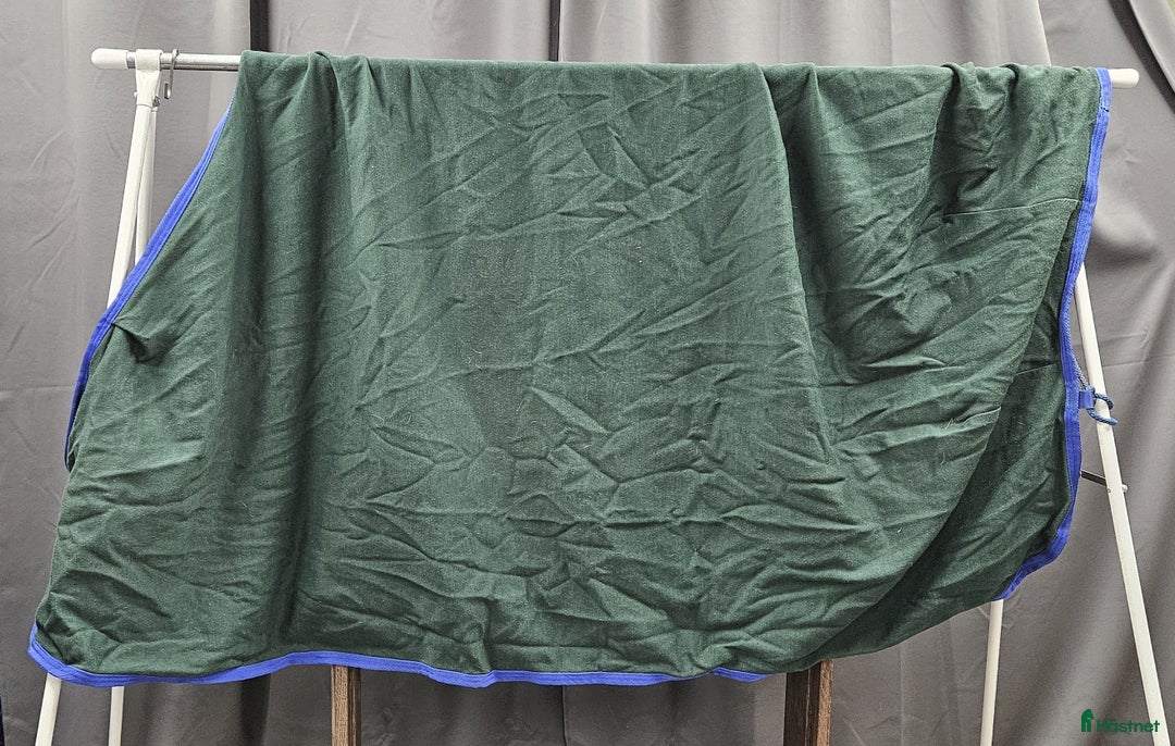 Täcken hästutrustning till salu: Svettäcke, 145 cm, Bucas i Gällivare - Annons 1