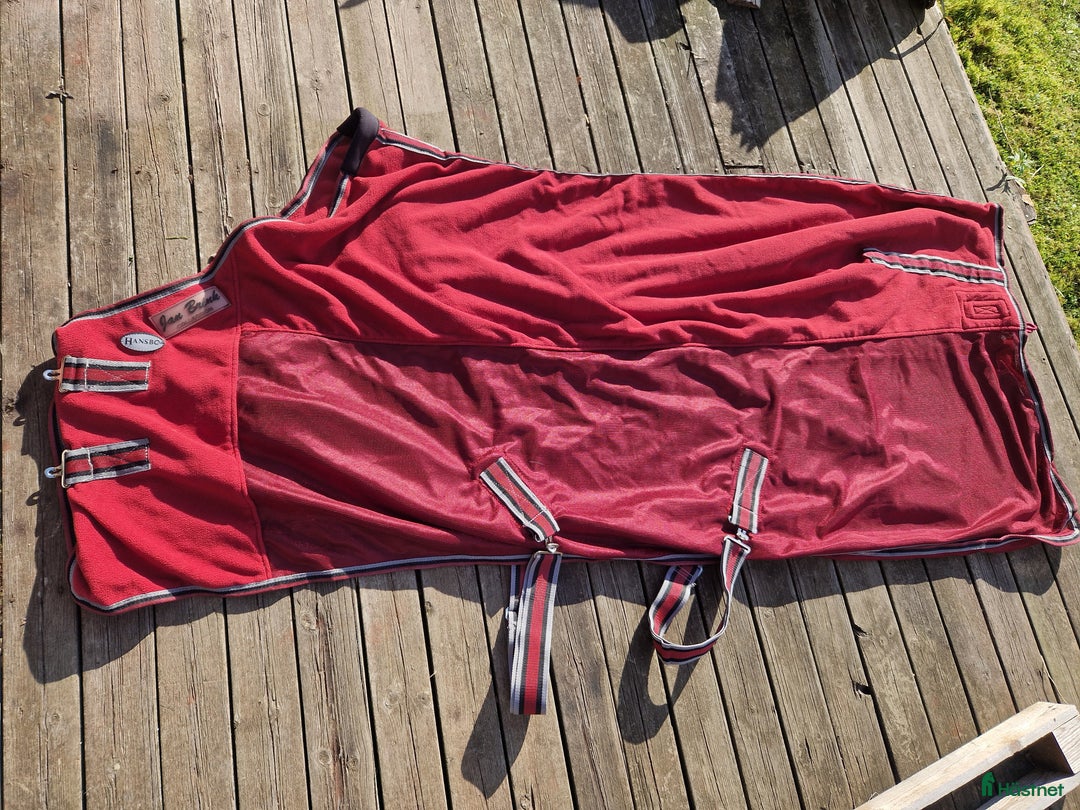 Täcken hästutrustning till salu: Olika täcken storlek 155-165 i Vänersborg - Annons 2