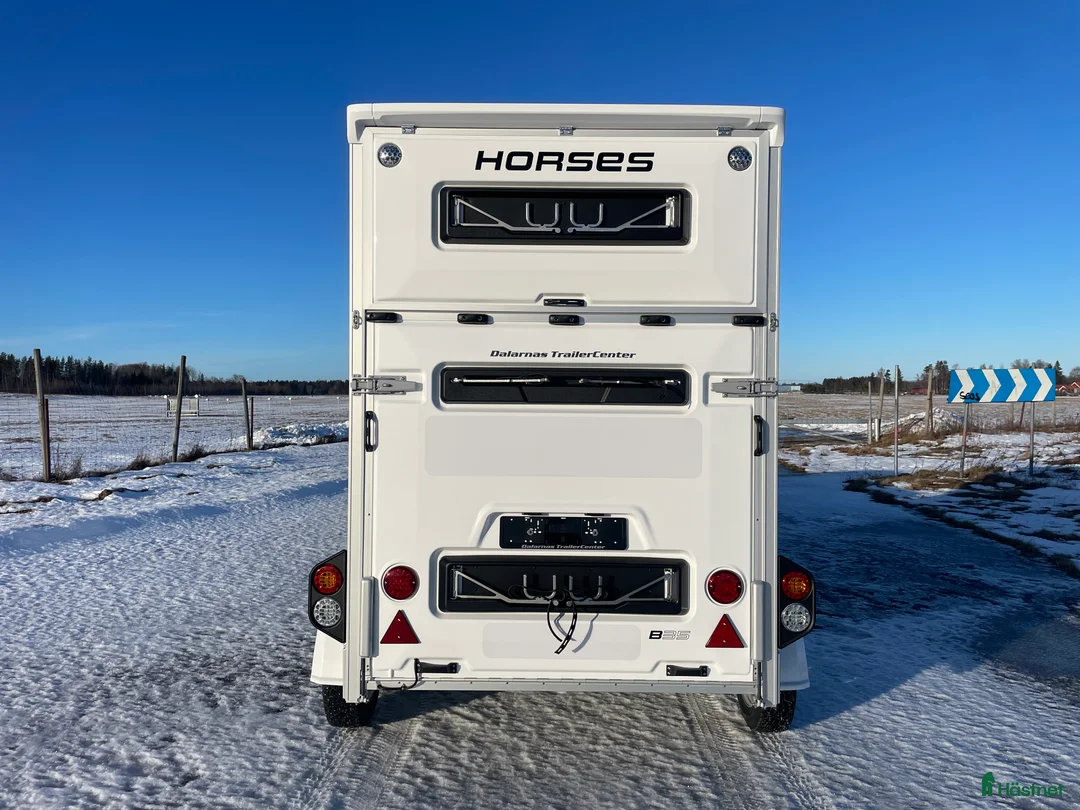 Hästtransporter  fordon & transport till salu: UME B35 - Stort släp i litet format! - Annons 4