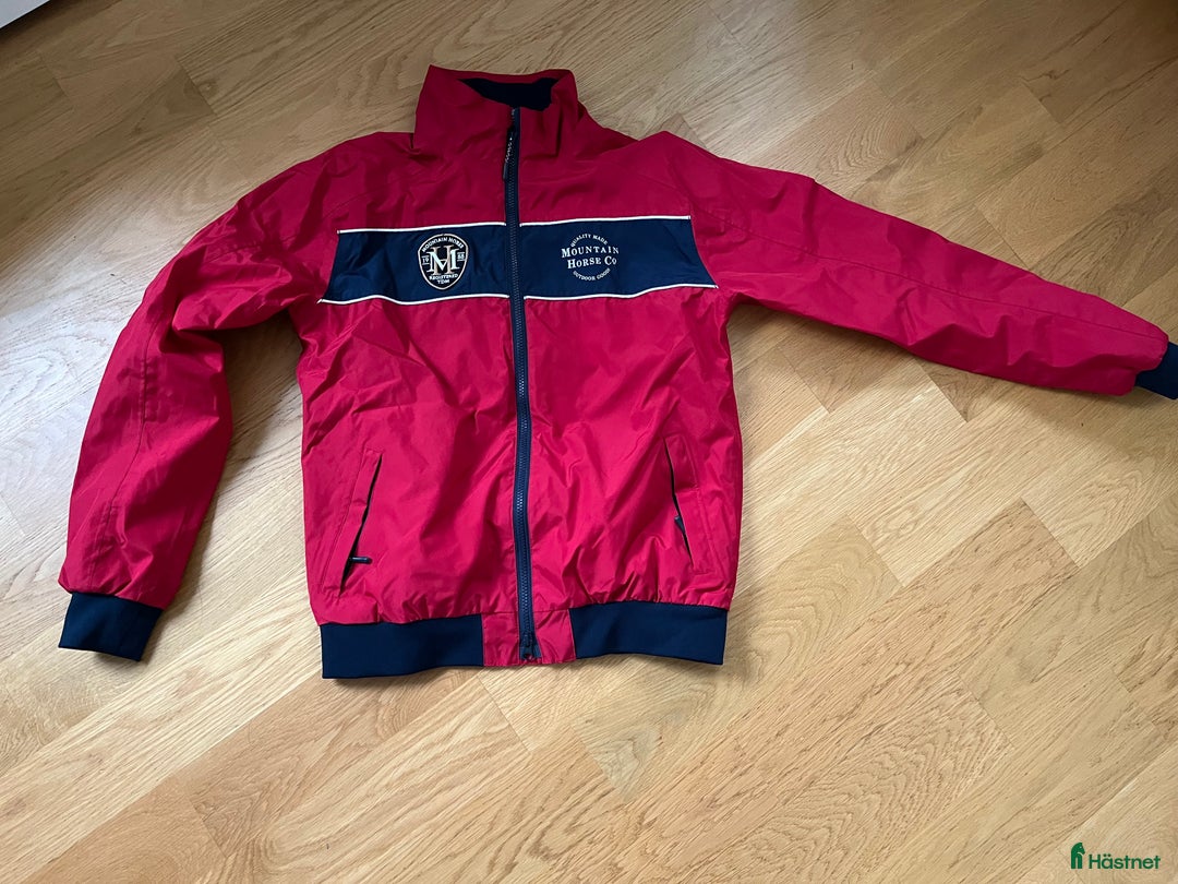 Övrigt Ridkläder ryttarutrustning till salu: Fina ridstövlar 38 och jacka mountain horse i Gävle - Annons 2