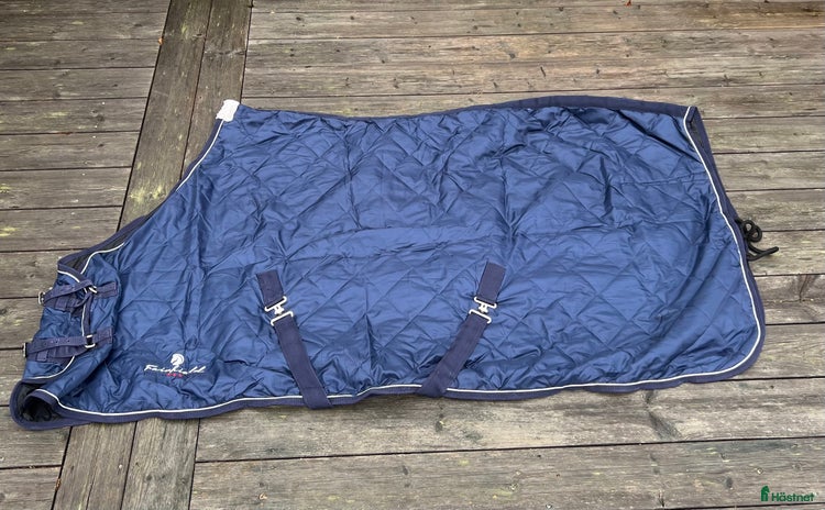 Täcken hästutrustning till salu i Upplands Väsby - Annons 1