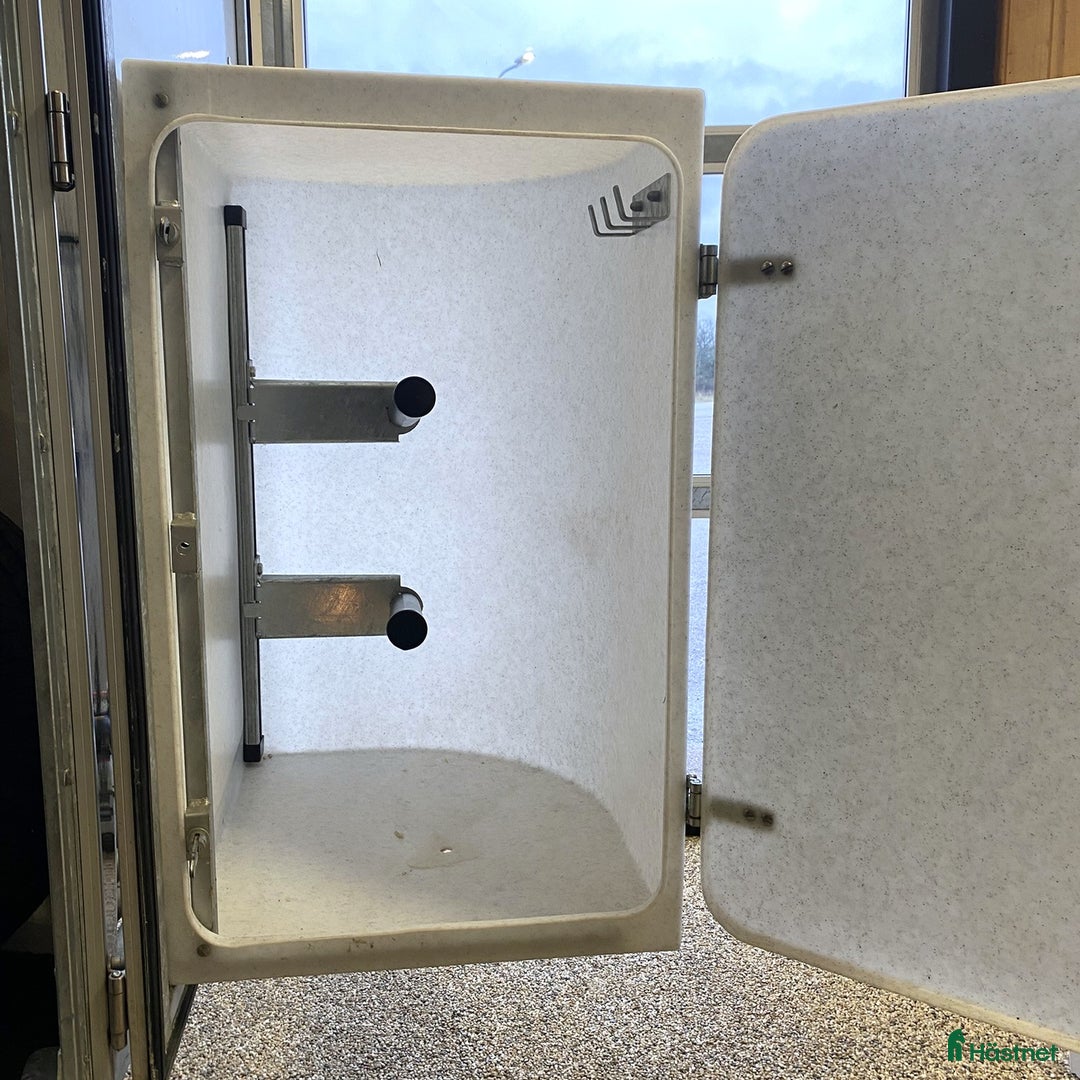 Hästtransporter  fordon & transport till salu: Promax med AidSystem och sadelskåp i Kvicksund - Annons 5