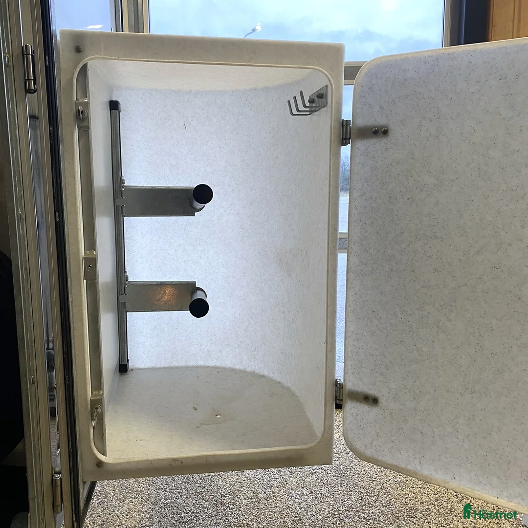 Hästtransporter  fordon & transport till salu: Promax m AidSystem öppna/stäng framifrån+sadelskåp - Annons 5