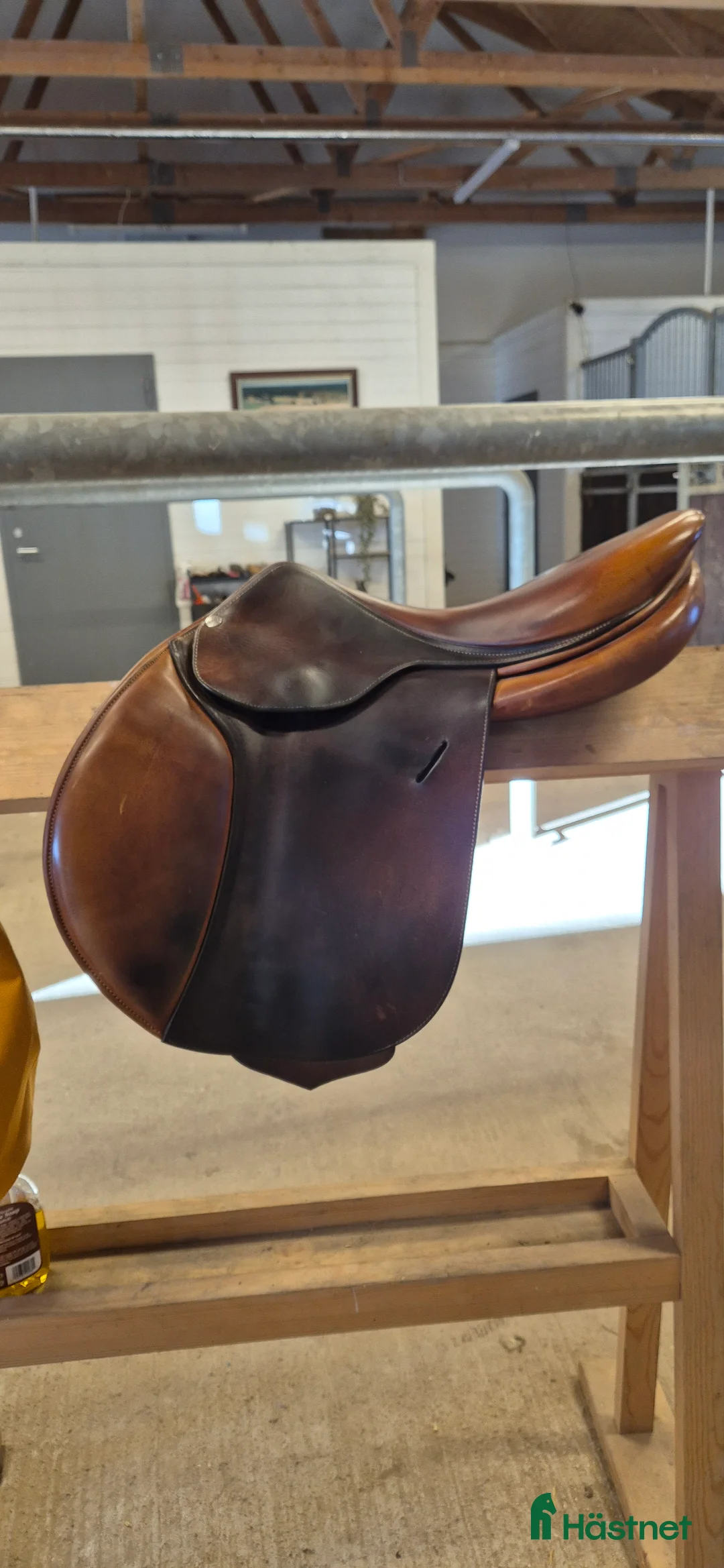 Sadlar hästutrustning till salu: Fin bute hoppsadel i Nyköping - Annons 1
