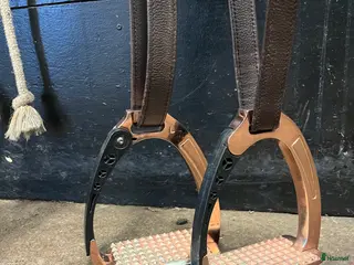 Stigbyglar hästutrustning Säkerhetsstigbyglar rosé - Annons 3