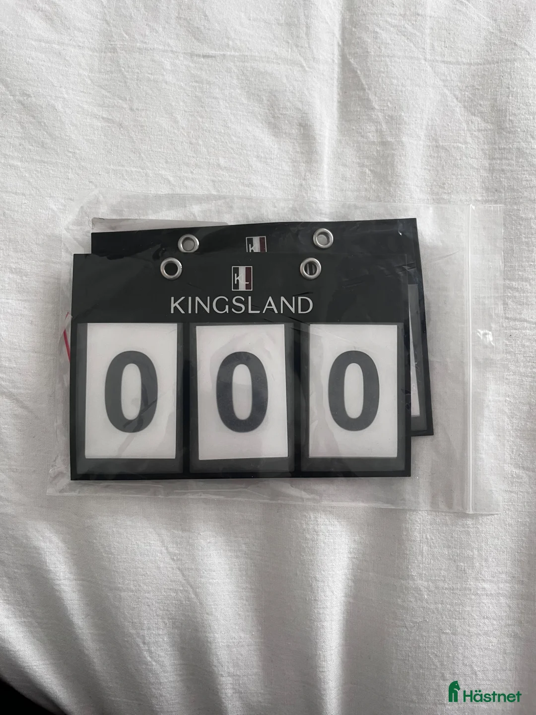 Övrig Hästutrustning hästutrustning till salu: Två kingsland nummerlappar - Annons 1