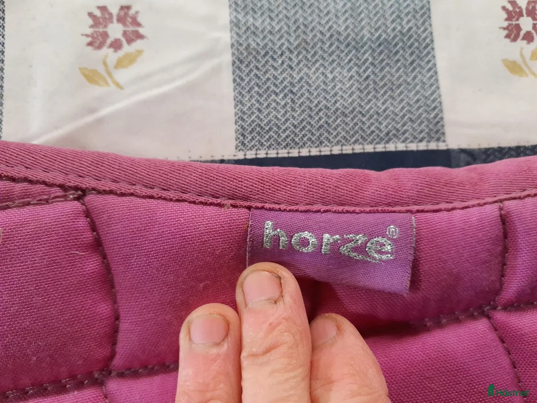 Schabrak & Vojlockar hästutrustning till salu: rosa schabrak med silver detalj cob - Annons 2