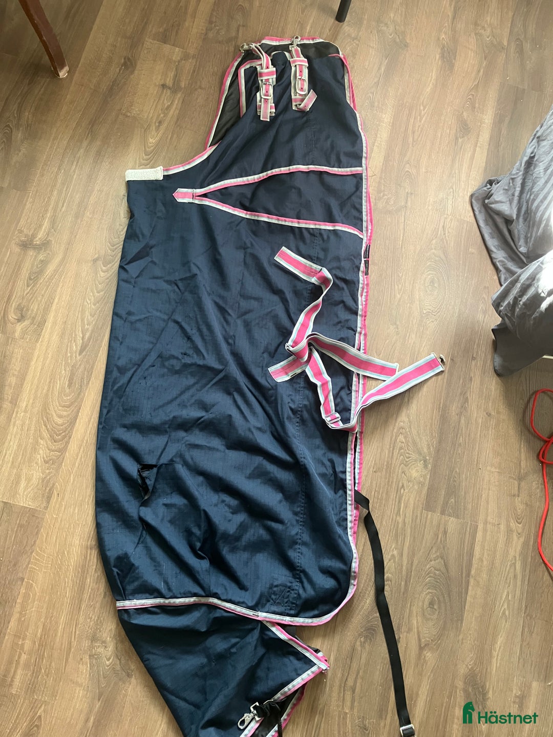 Täcken hästutrustning till salu: Vintertäcke 115 300g + regntäcke i Skärplinge - Annons 2