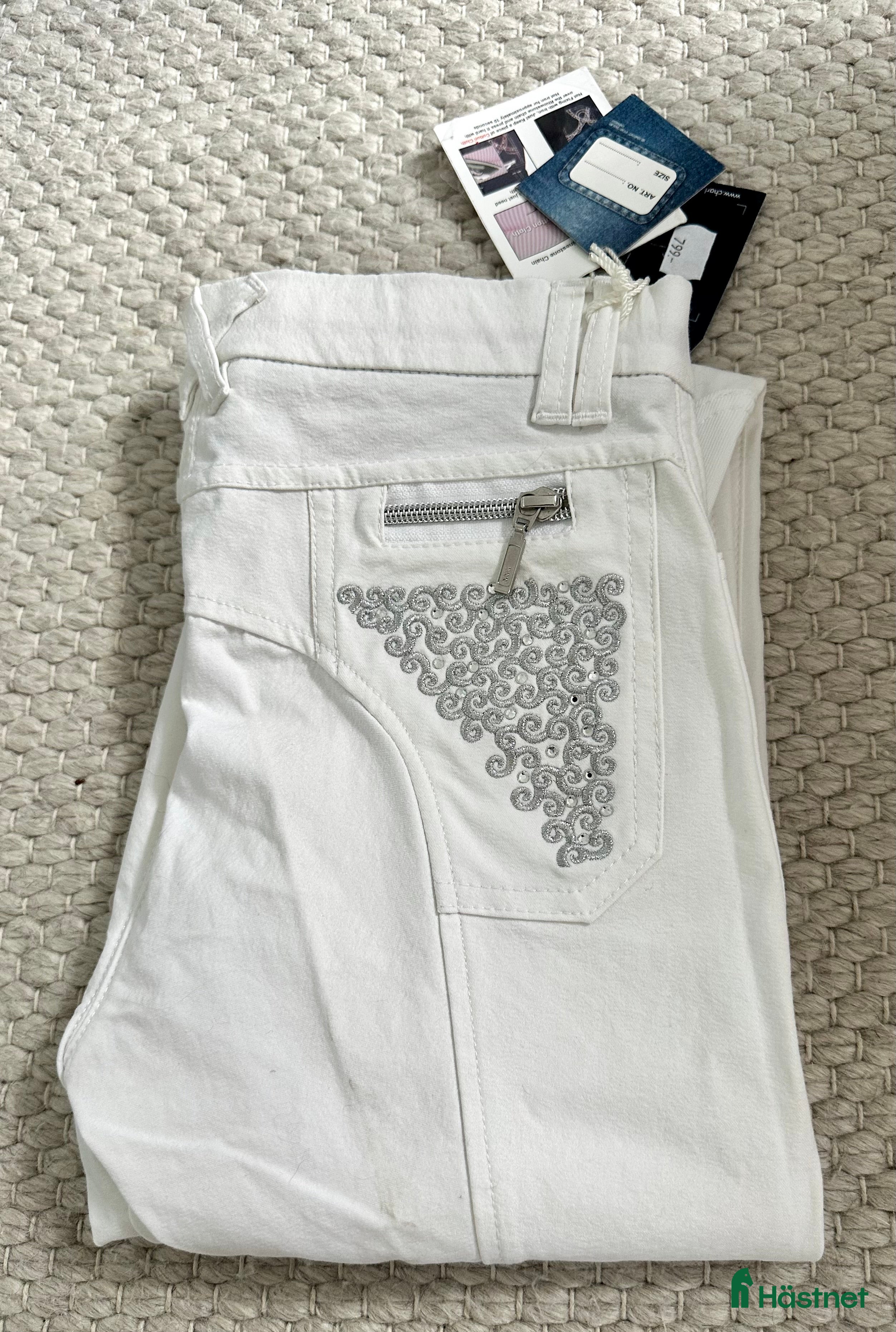 Ridbyxor ryttarutrustning till salu: NYA - Vita ridbyxor strl 34/XS i Sundbyberg - Annons 2