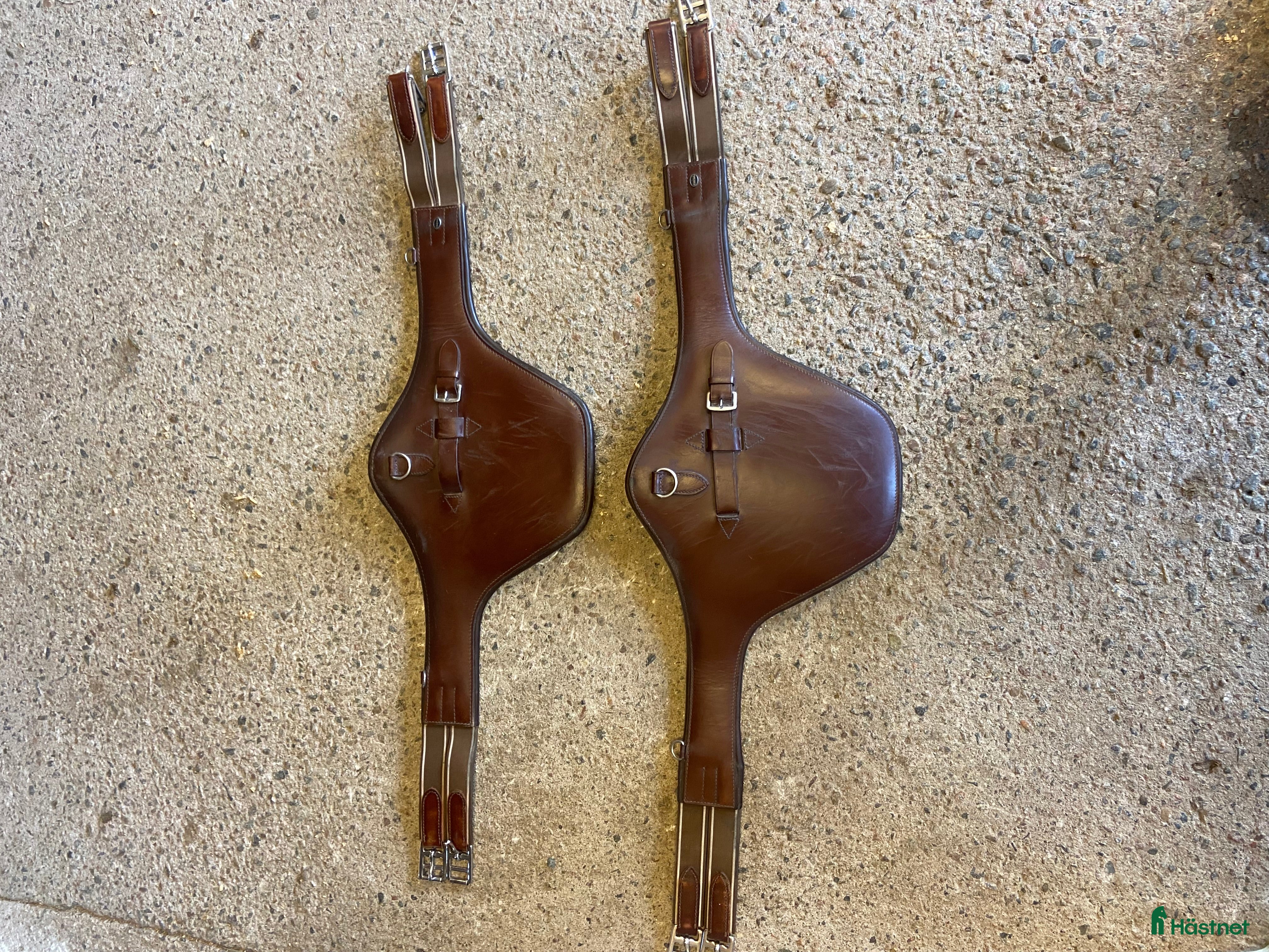 Sadeltillbehör hästutrustning till salu: Magplattor i fint skick i Korsberga - Annons 4