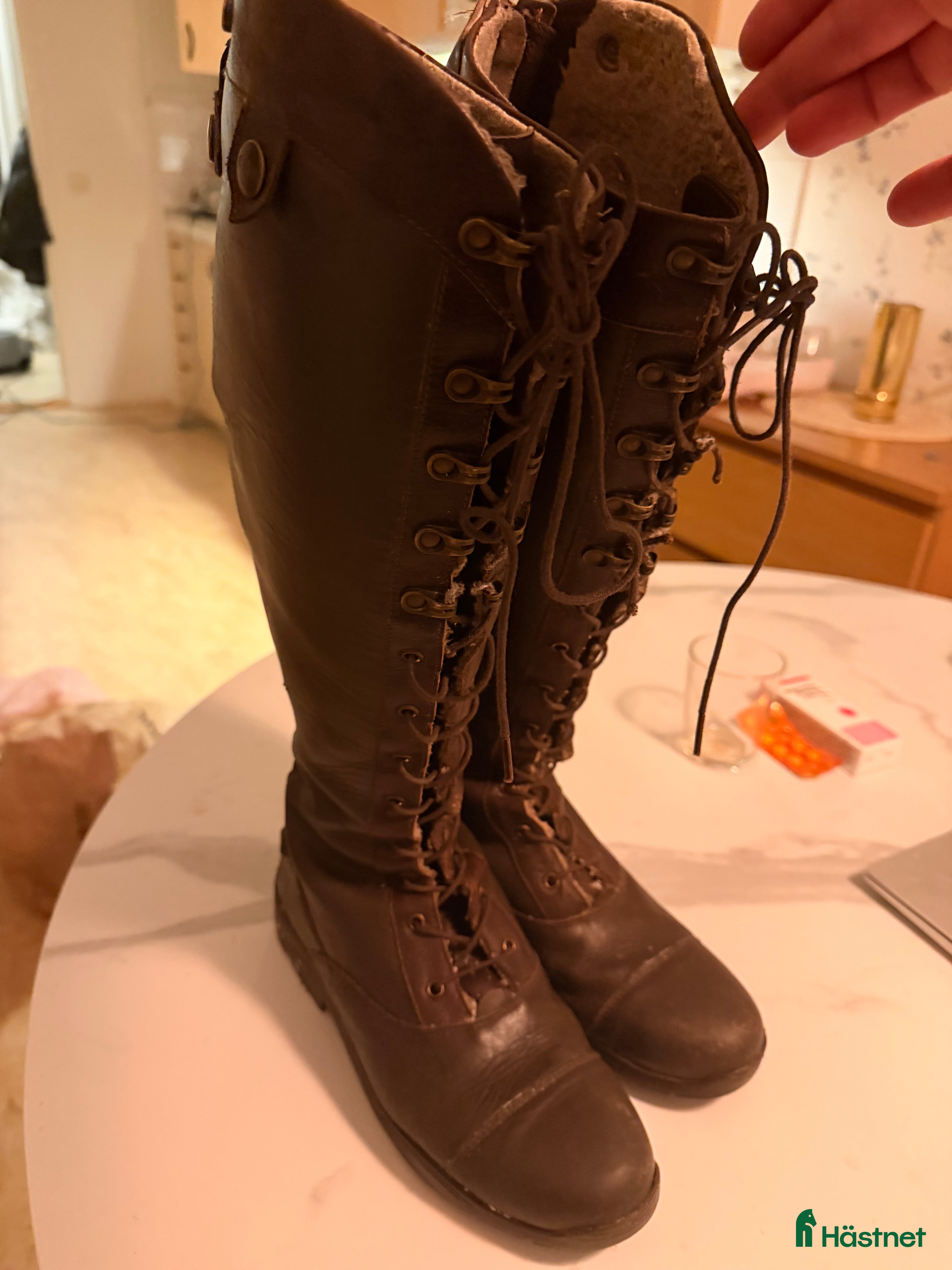 Ridstövlar ryttarutrustning till salu: Crw ridstävlar bruna Stl 39 med Lätt fodring i Älvkarleby - Annons 1