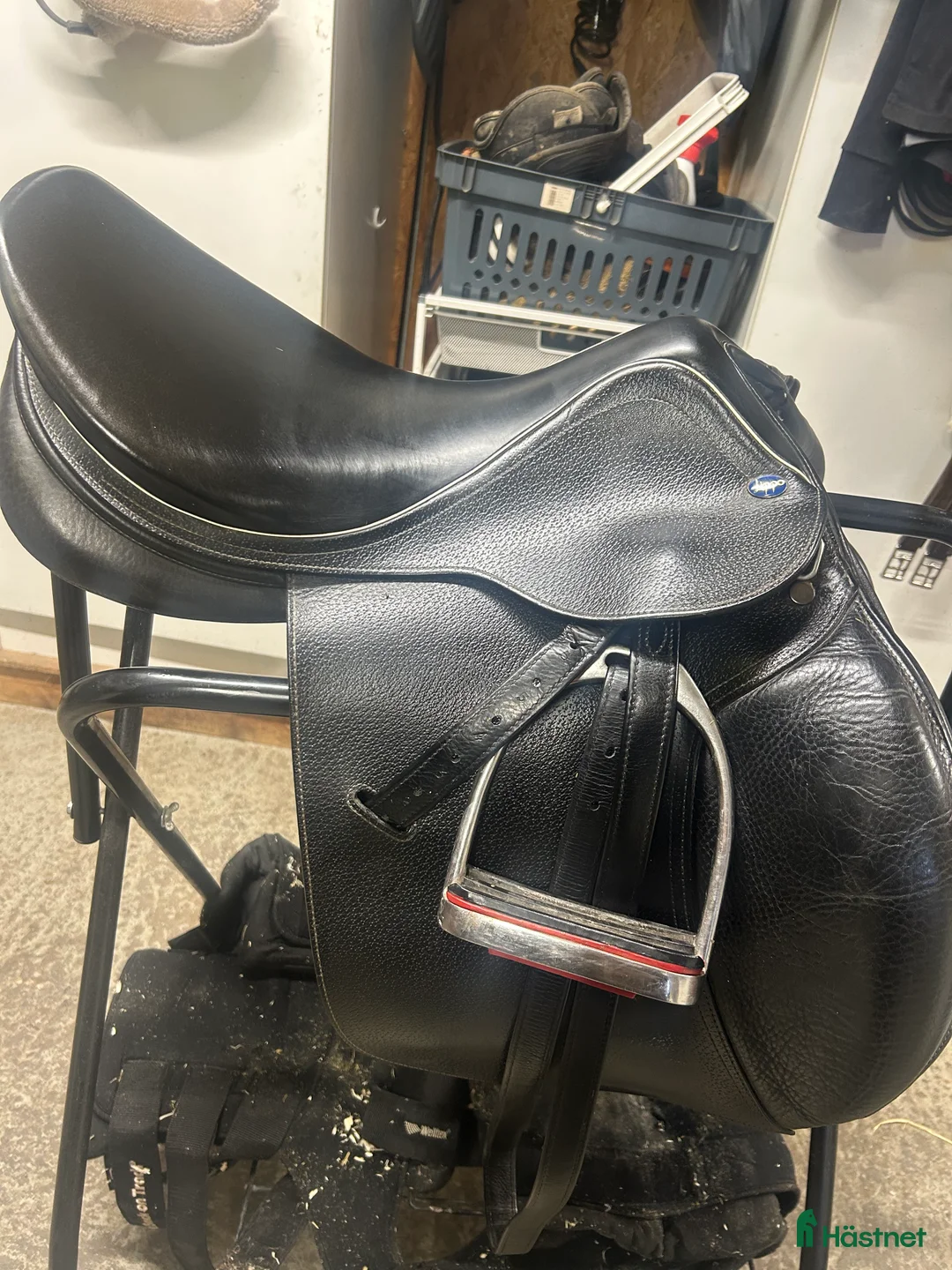 Sadlar hästutrustning till salu: Lippo Enzo hoppsadel i Växjö - Annons 2