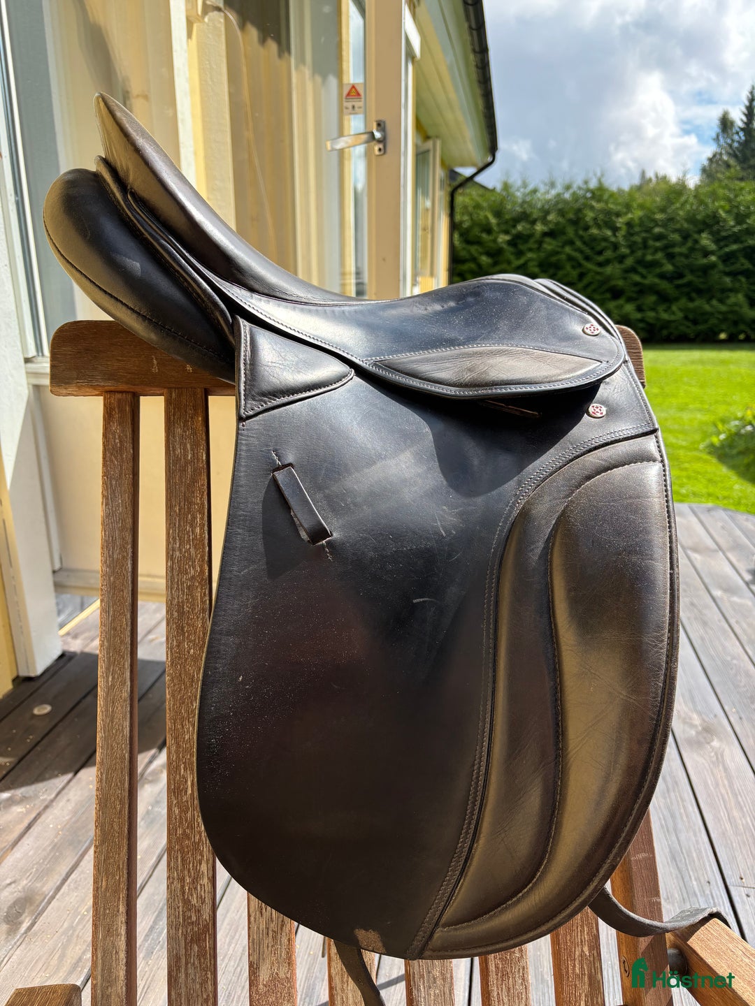 Sadlar hästutrustning till salu: Dressyrsadel av enklare modell i Björklinge - Annons 1
