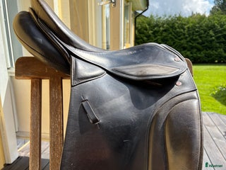 Sadlar hästutrustning till salu: Dressyrsadel av enklare modell i Björklinge - Annons 22