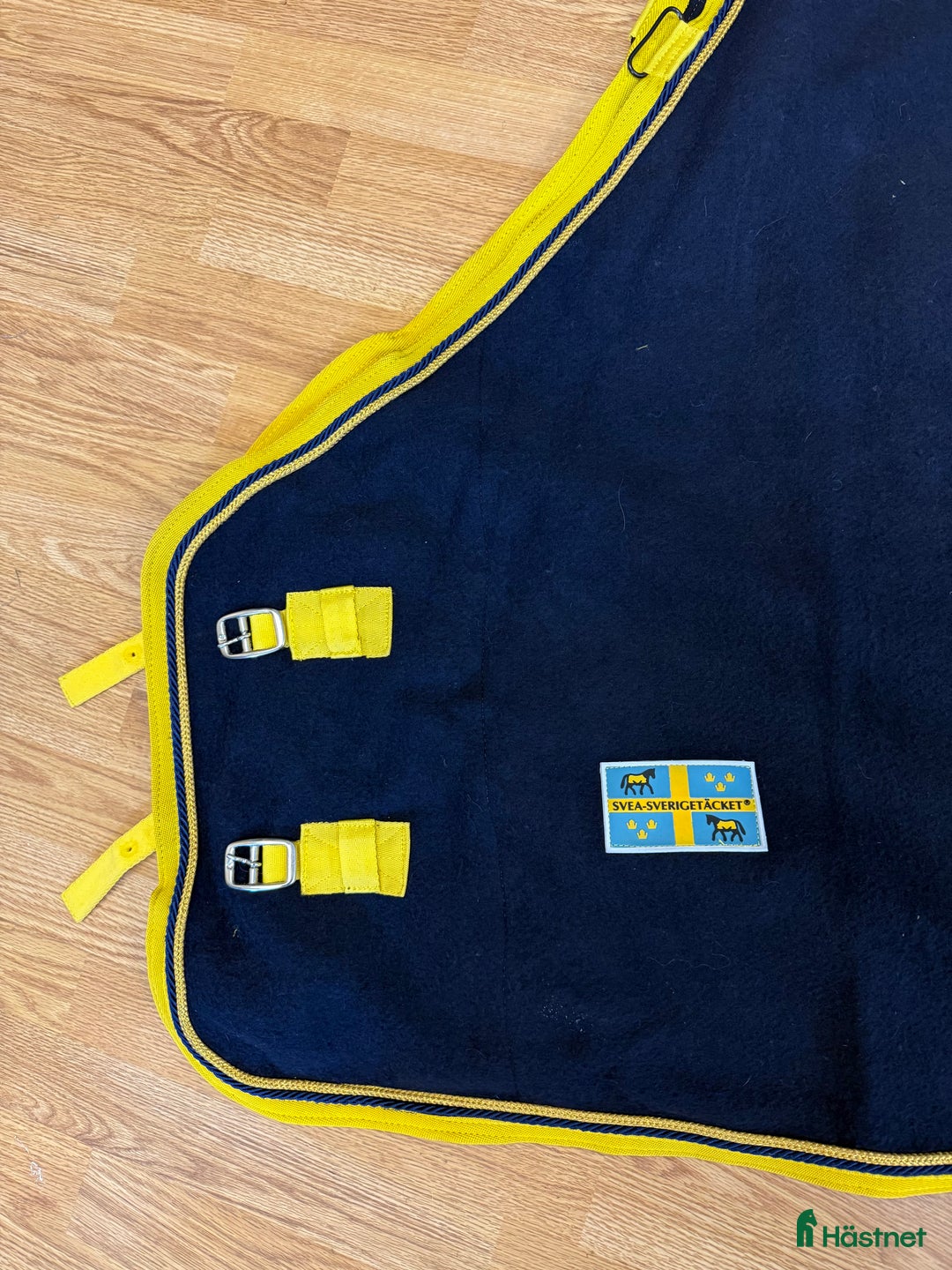 Täcken hästutrustning till salu: Ylletäcke med avtagbar hals  i Vendelsö - Annons 2