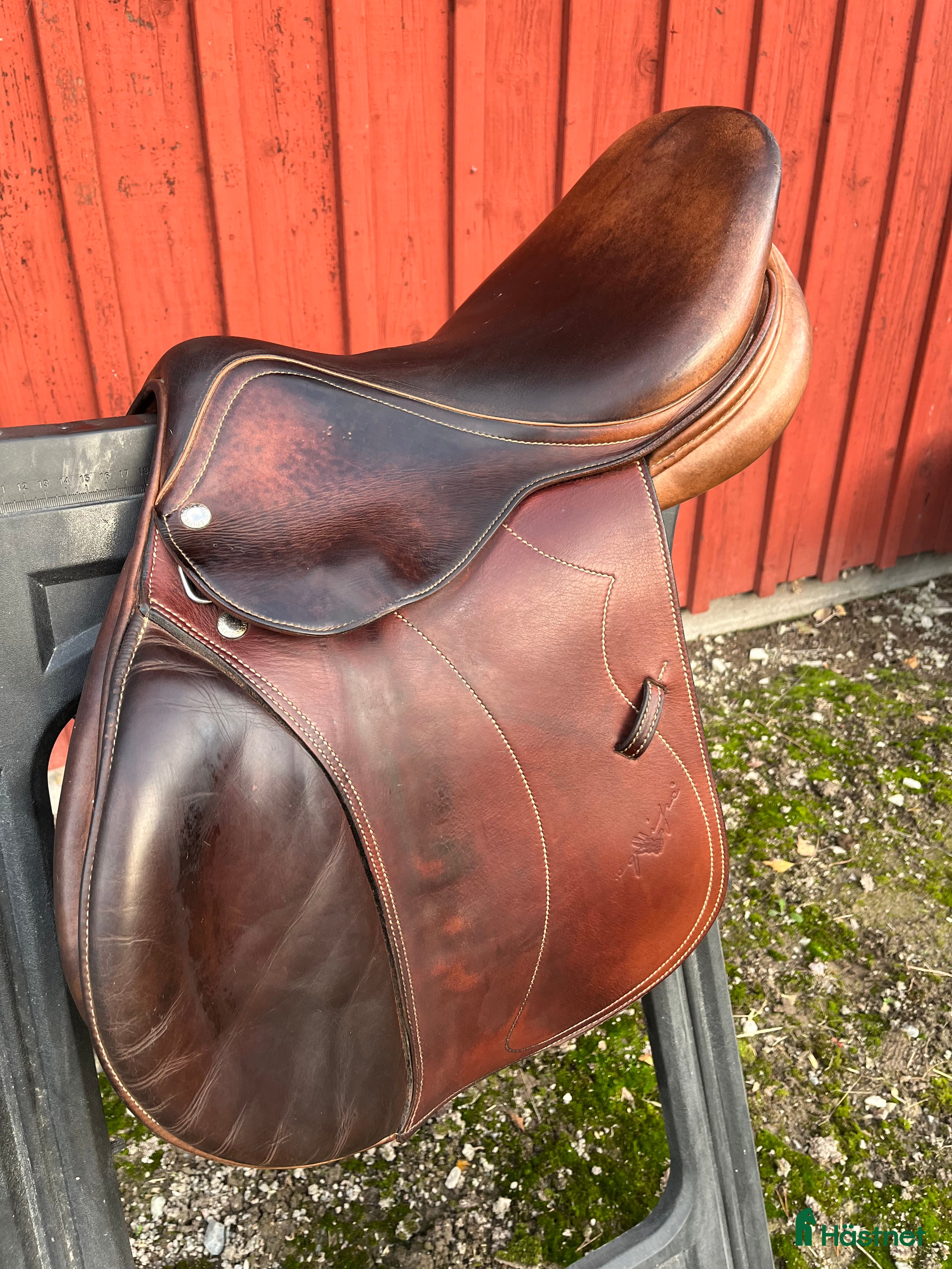 Sadlar hästutrustning till salu: Equipe hoppsadel  i Örebro - Annons 1
