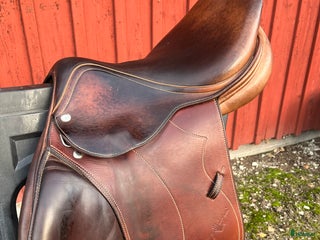 Sadlar hästutrustning till salu: Equipe hoppsadel i Örebro - Annons 1