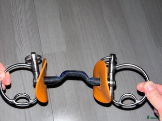 Bett hästutrustning till salu: Bomber blue DC Morgan i Kvibille - Annons 1