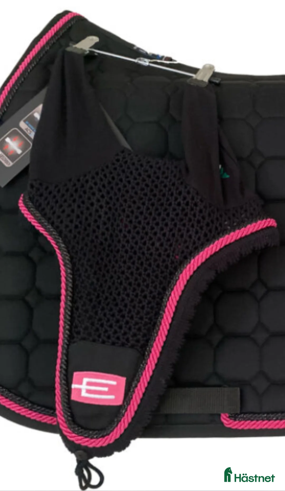 Schabrak & Vojlockar hästutrustning till salu: SÖKES* Rosa, röd och lila lång huva i Brålanda - Annons 1