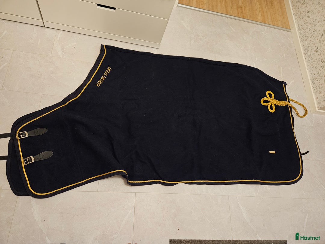 Täcken hästutrustning till salu: Ulltäcke i Linköping - Annons 1