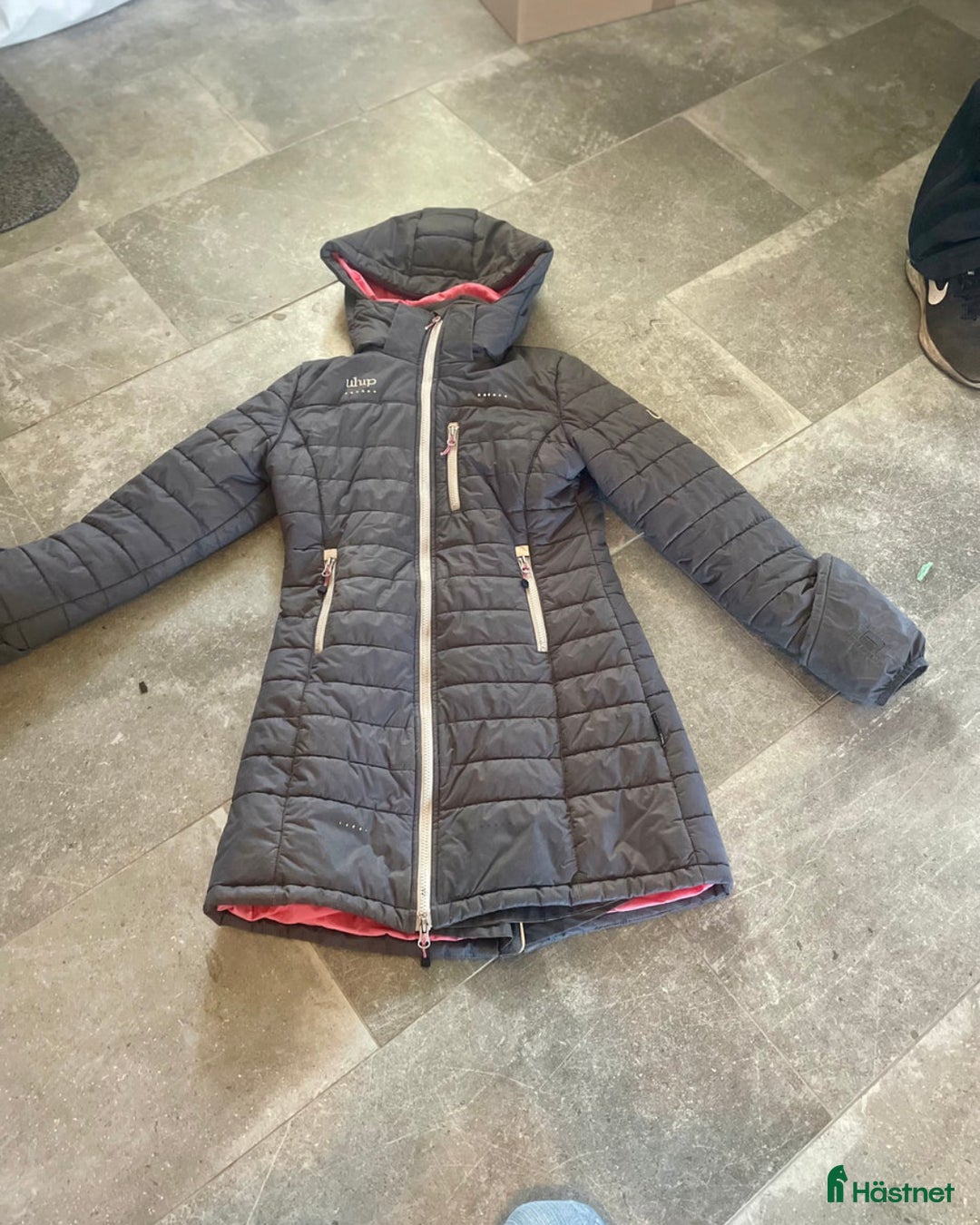 Jackor & Kavajer ryttarutrustning till salu: Uhip vinterjacka säljes i Norrköping - Annons 2