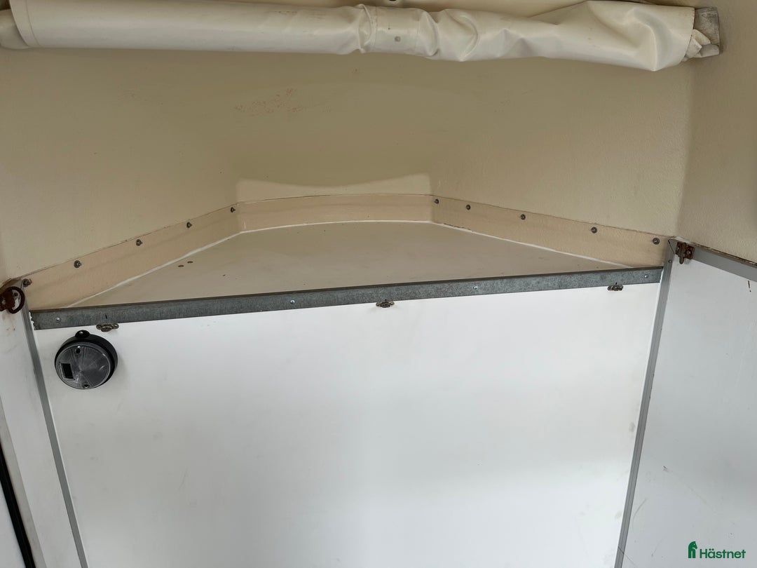 Hästtransporter  fordon & transport till salu: Thule Excellent ES150 i Klippan - Annons 9