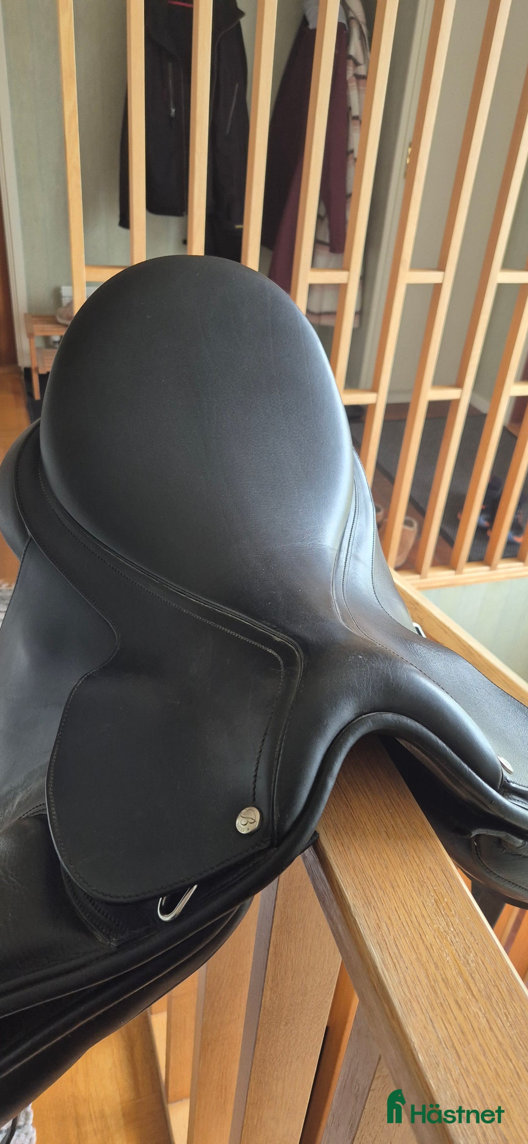 Sadlar hästutrustning till salu: Dressyrsadel Bates Cair 18" i Götene - Annons 2