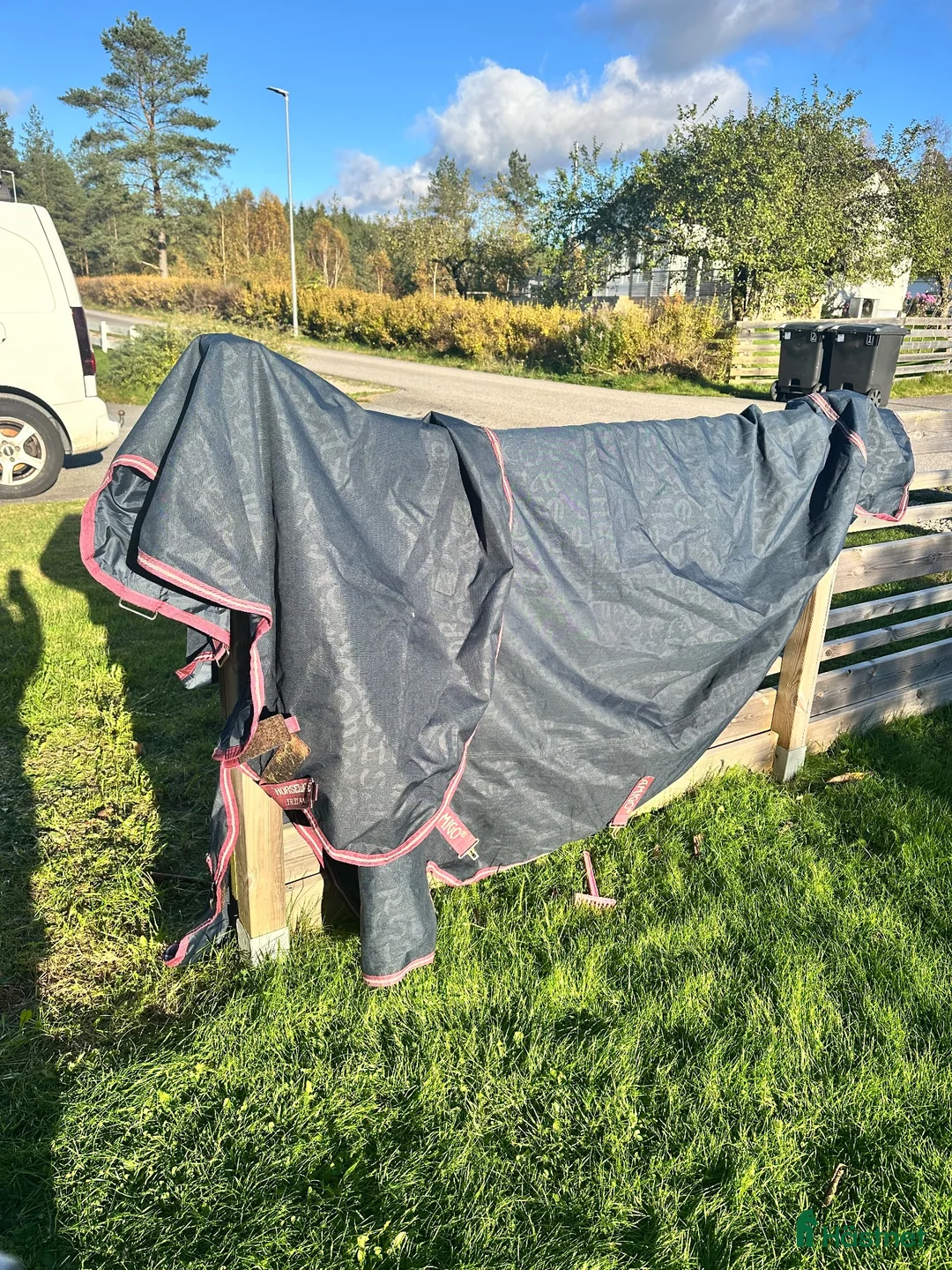 Täcken hästutrustning till salu: Horseware amigo regntäcke med hals  - Annons 1