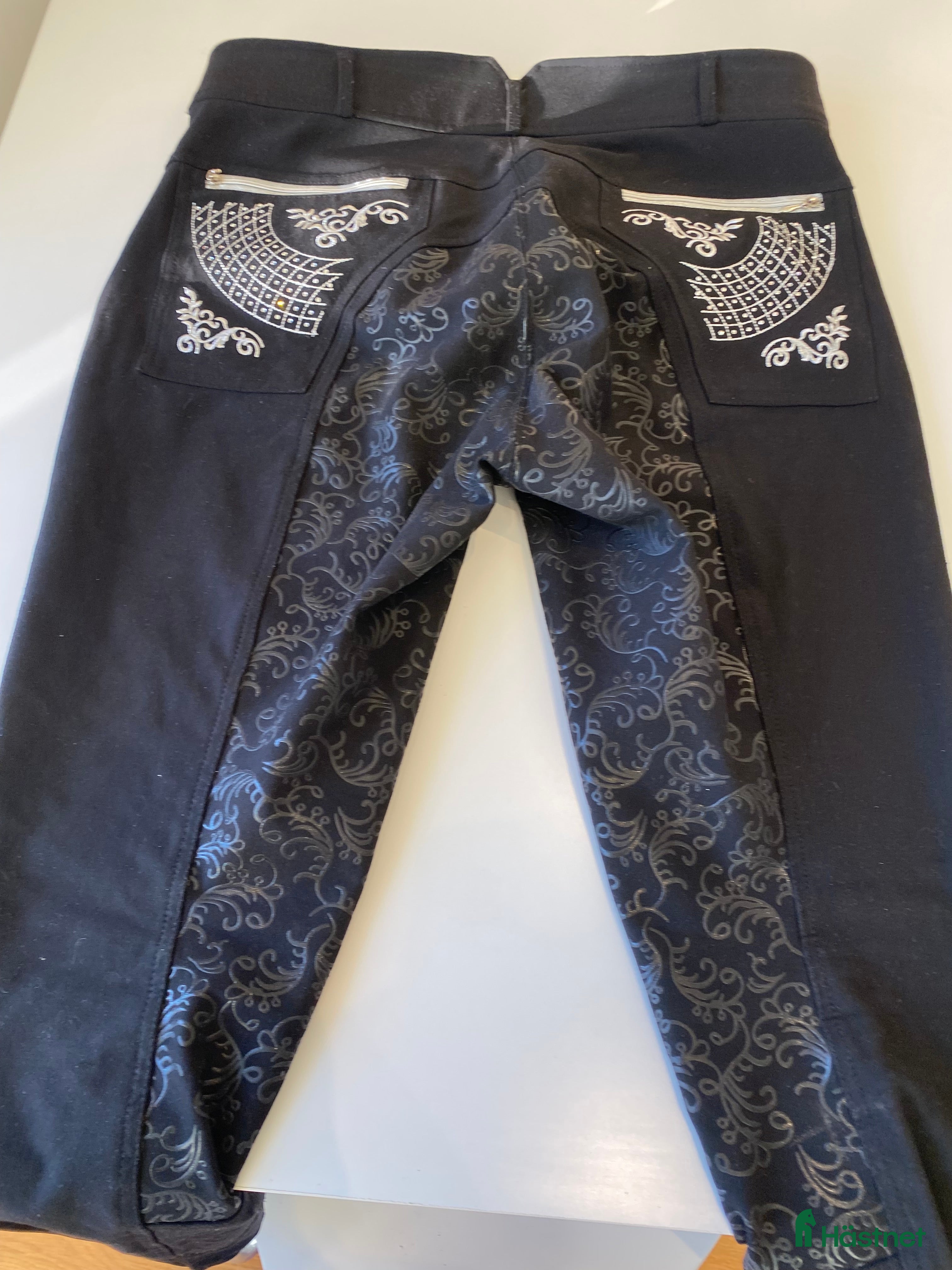 Ridbyxor ryttarutrustning till salu: Svarta bling ridbyxor st 48 i Malmö - Annons 24