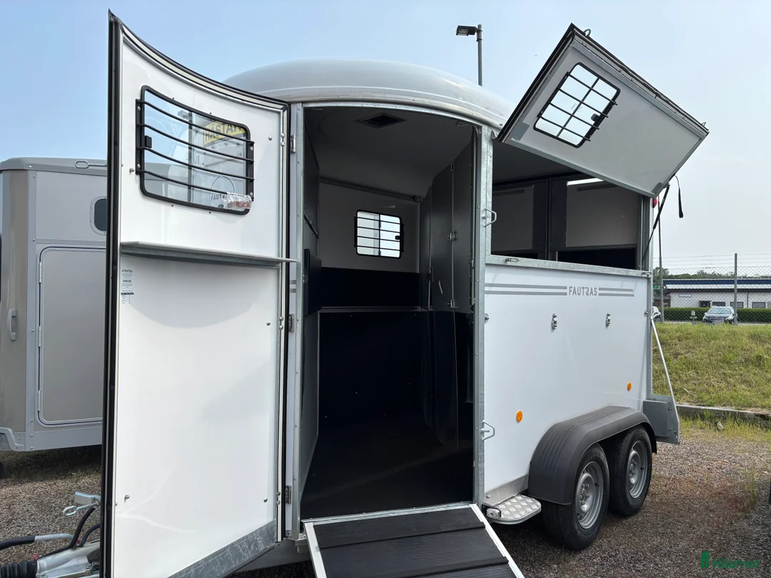Hästtransporter  fordon & transport till salu: Fautras Oblic + 2, 2025-  finns i lager i Skurup - Annons 8